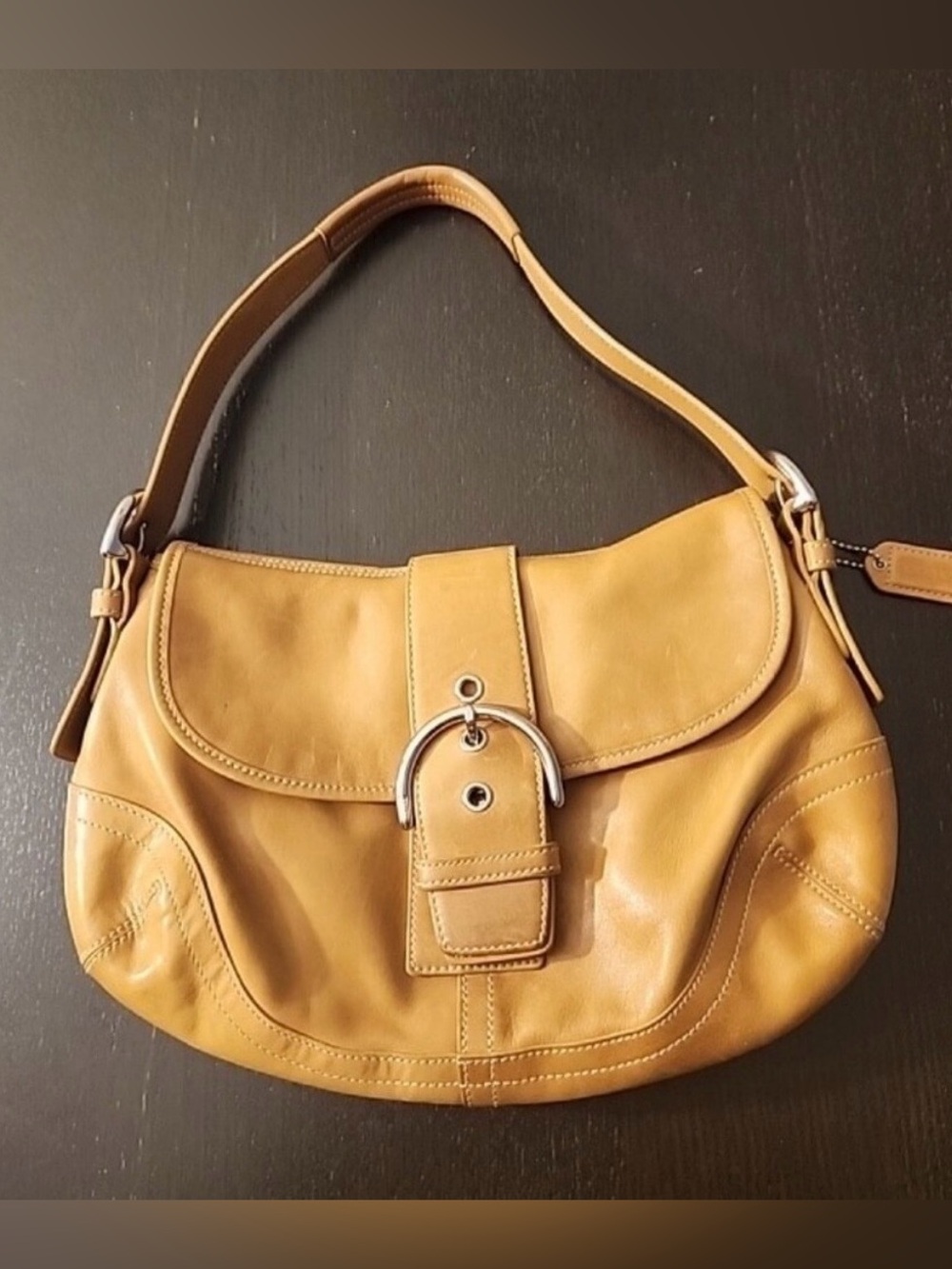 🍒Vintage Coach Soho Tan Leather Shoulder Bag with Buckle Accent.